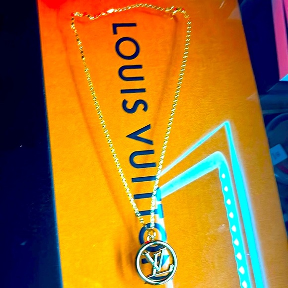 Gold Over Sterling Gucci Mariner Chain & Louis Vuitton Gold Pendant Necklace. - Picture 1 of 11